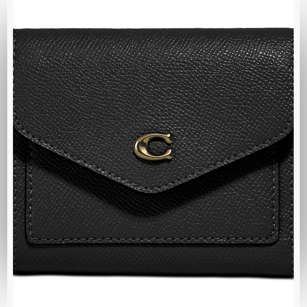 COACH Crossgrain Leather Wyn
Small Wallet